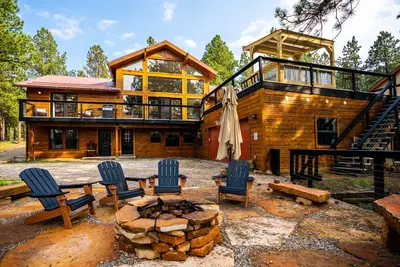 Image de Huge Ski House on Golf Course - Hot Tub - Sleeps 16!