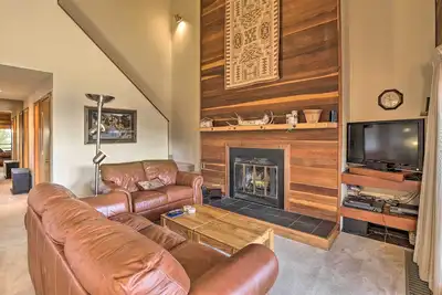 Image de Resort Perks & Trail Access: Silverthorne Condo!