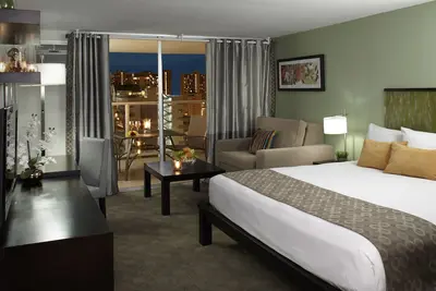 Image de Aqua Skyline at Island Colony Stcv2: Studio w\/Panoramic City Views & Kitchen