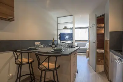 Image de apt 4 personnes, très cosy et fonctionnel, 2ch séparées, vue montagne, exposé nord, départ. . .
