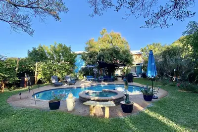 Image de Whole Complex Close to the Ocean w/ a Magical Garden Sanctuary & Salt Water Pool
