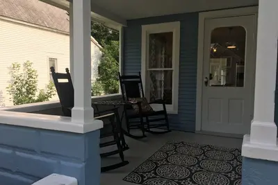 Image de charming 3 bedroom house in quiet neighborhood 3 miles to horse show by the bay