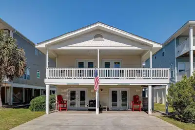 Image de Carolina Beach 1st Floor w/Porch-Walk to Ocean!