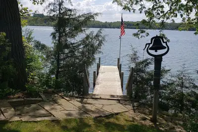 Image de Peaceful & \"Pleasant\" Lake Retreat on \"The Point\"