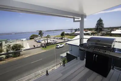 Image de Unit 2 Opposite Beach, River, Hotel, Club, Walking Distance To All Venues Etc. . \n