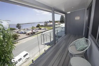 Image de Unit 1. . Opposite The Ocean. . Beach. . River. . Pet Friendly. 1 Free Parking \n \n