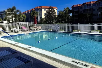 Image de Siesta Harbor, 6 Min Walk to Beach, Pool/Hot Tub, King Ensuite Master with Water Canal Views