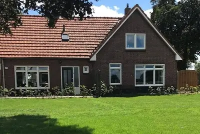 Image de Maison de vacances א Hellendoorn avec jardin
