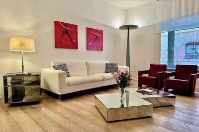 Image de Appartement au design contemporain dans un immeuble historique Ă deux pas de la Piazza di Spagna