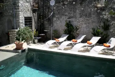 Image de Sermoneta, village médiéval non loin de Rome et Naples, votre magnifique maison en pierre avec pisci