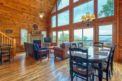 Image de 5 Bd 3 Ba Log Cabin Sleep 13 Long Range Views Hot Tub, Game Room Wifi Garage