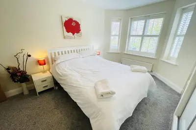 Image de 2-Bed Coastal Retreat - Sleeps 4 & Parking