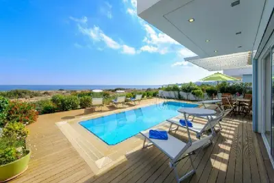 Image de How to Rent Your Own Beachfront Villa, Protaras Villa 1462
