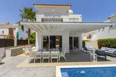 Image de The Ultimate Guide to Renting Your Luxury 3 Bedroom Villa close to the Beach, Protaras Villa 1461