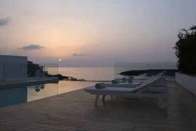 Image de You and Your Family will love this Beachfront Villa, Protaras Villa 1539