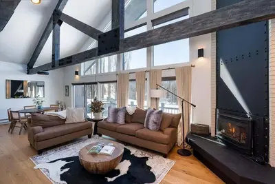 Image de Just Remodeled! The Big Wood Retreat with a Loft