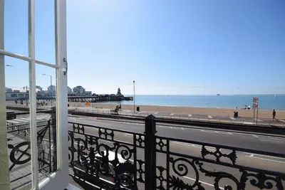 Image de Beachfront Apartment with Balcony and Panoramic Seaviews