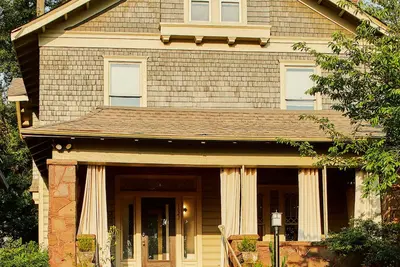 Image de Charles on 11th - Beautifully Restored Historic Southside Home, Walkable, Perfec