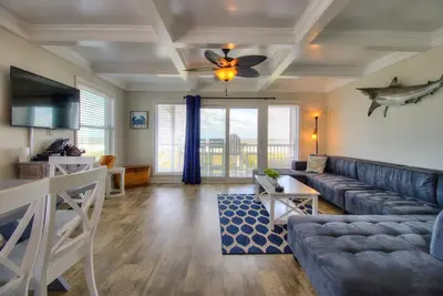 Image de ☀️Whitecaps C and D-Oceanfront Views from Balcony-Beach Access☀️