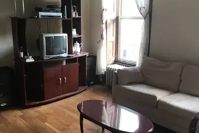 Image de A 2 bedroom Apt in a Brownstone near subway
