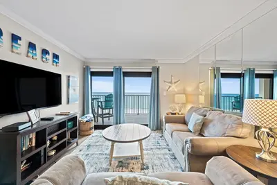 Image de Stunning Beach Front Condo - L@@K - Must See