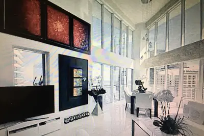 Image de 2 Story Condo Townhouse 3\/3. 5 in Brickell