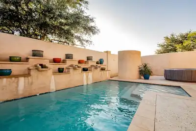 Image de The Gardens of Barons Crk #B 3 Bdrm w Pool/Hottub 1Blk Main