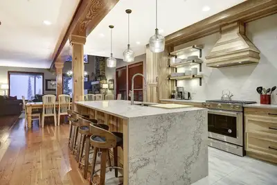 Image de True Ski In/Out 5bed 4bath Chalet with Games room & Private Hot Tub