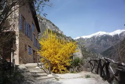 Image de Grange rénovée face aux sommets du Mercantour