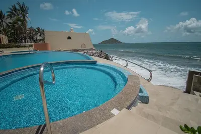 Image de Mazatlán Solaria Oceanview Condo with Pool 704