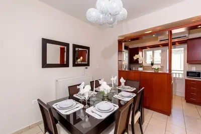 Image de Voula's Place (New) walking distance to everything