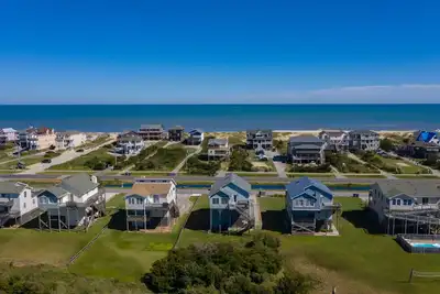 Image de Beach Dugout: Semi-Oceanfront, Shared Pool