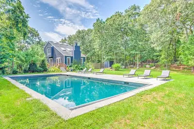 Image de Head out East and live the good life in this renovated wooded oasis!