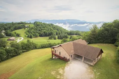 Image de Stunning Expansive Mountain Views-5br\\4ba, 19 Private Acres, Hot Tub, Pool Table