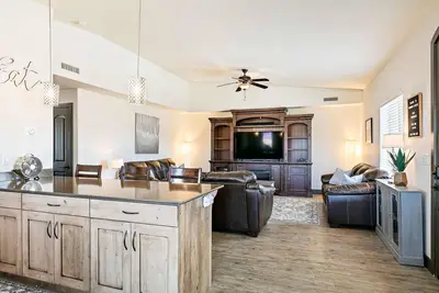 Image de Canthony's Cottage - Pickleball, Community Pool! Close to trails!