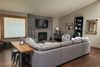 Group Getaway with A/C, Ping Pong and Private Deck