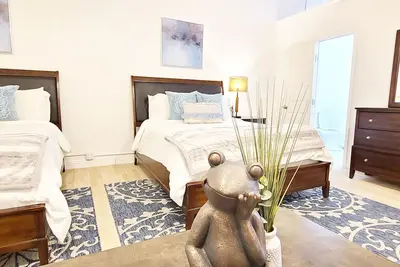 Image de Downtown New Orleans Loft 2 Minute Walk to French Quarter 2d