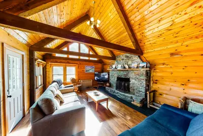 Image de Dog-friendly, lakeside home w/private dock/deck/free WiFi