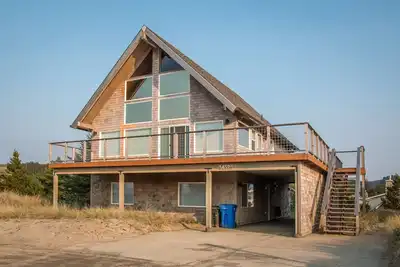 Image de Beach Dreamer #180 - Updated, family sized home, steps to beach with beautiful views