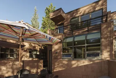 Image de Awesome Cabin Creek 2 Bedroom with den and loft, Close to Everything in Frisco! ! !