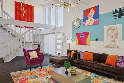 Image de Posh 5-Bd w Pool, Hot Tub, Cinema, Patio, Foosball