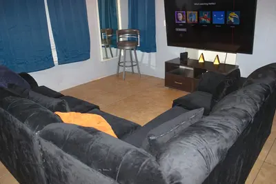 Image de Cozy crib with smart TVs
