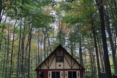 Image de Hidden Chalet in the Poconos- Arrowhead Lake!