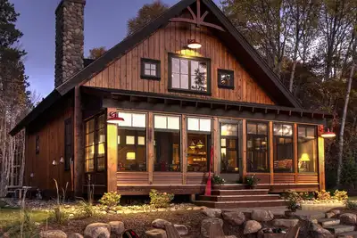Image de Modern Rustic Cabin-Includes Pontoon Boat & Sunsets on Fantastic Lakeside Porch!