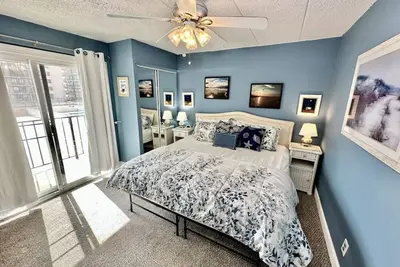 Image de 2 Bedroom 2 Bath Condo in Nw Beach Block, PoolView