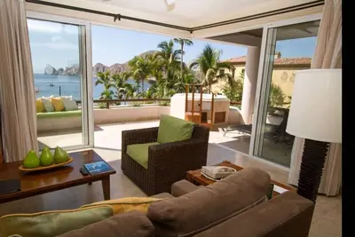 Image de 2 Bdrm Ocean front Penthouse