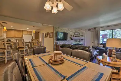Image de Slopeside Condo with Hot Tub + Game Room Access!