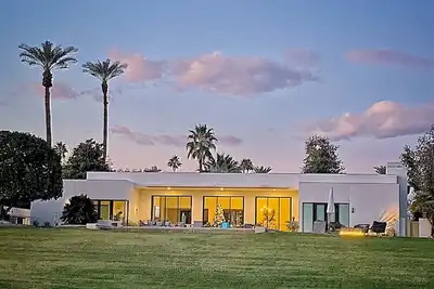 Image de Luxury Home with Spectacular Mountain Views