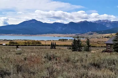 Image de Relaxing 5-star Yellowstone getaway; convenient location; Wow 360° views