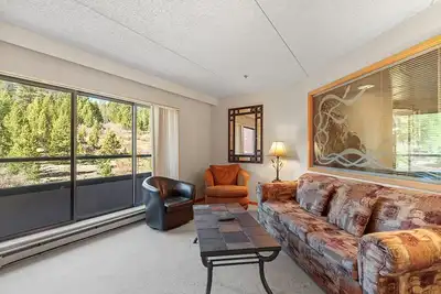 Image de Cozy Ski-In/Ski-Out Breckenridge Condo with Kitchenette!